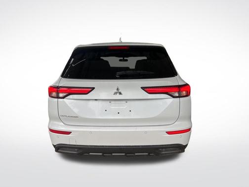 2024 Mitsubishi Outlander ES