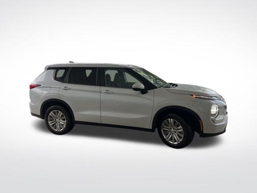 2024 Mitsubishi Outlander ES