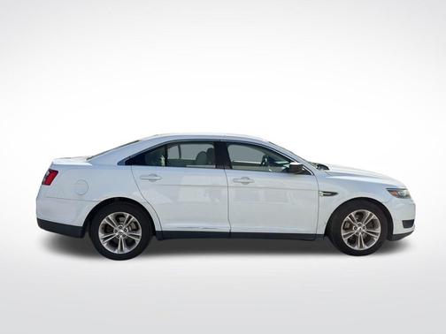2016 Ford Taurus SE
