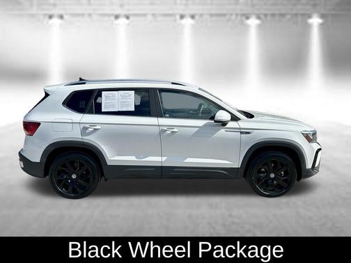Pure White 2023 Volkswagen Taos 1.5T SE