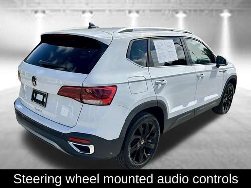 Pure White 2023 Volkswagen Taos 1.5T SE