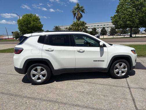 White Clearcoat 2018 Jeep Compass Latitude
