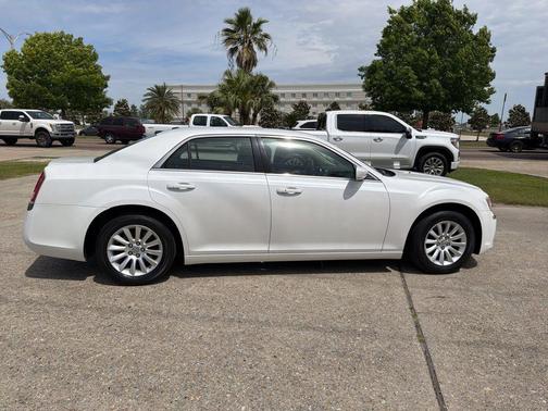 Ivory Tri-Coat Pearl 2011 Chrysler 300 Base