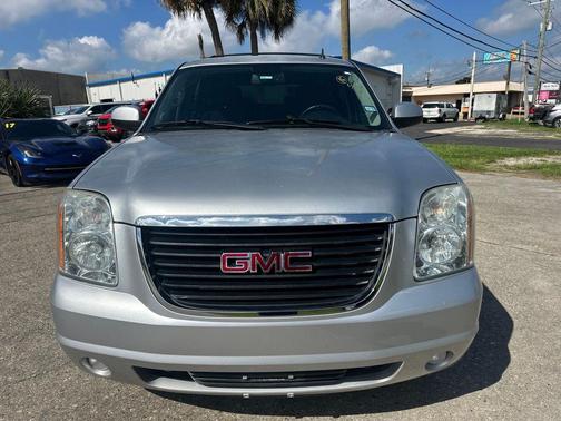 Quicksilver Metallic 2014 GMC Yukon SLE
