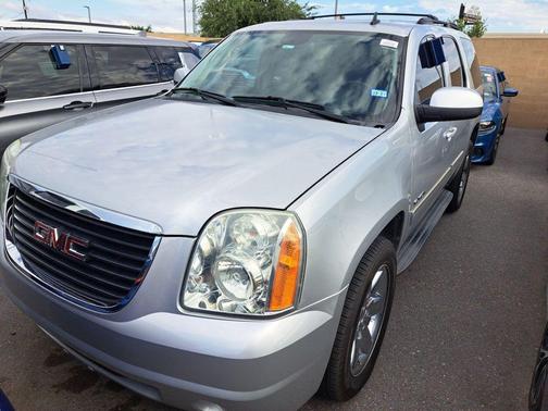 Quicksilver Metallic 2014 GMC Yukon SLE