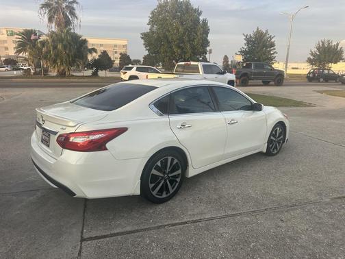 2016 Nissan Altima 2.5 SR