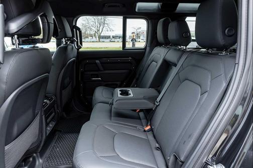 Santorini Black Metallic 2026 Land Rover Defender P400 X-Dynamic SE