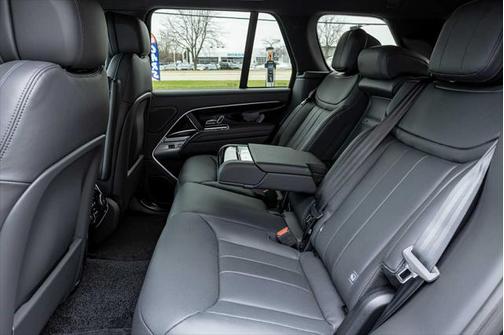 2025 Land Rover Range Rover P400 SE