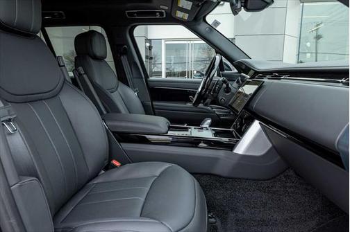 2025 Land Rover Range Rover P400 SE