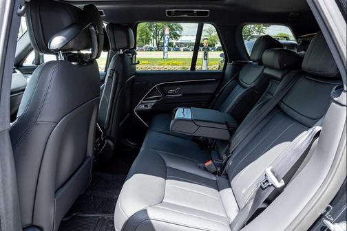2025 Land Rover Range Rover P530 SE