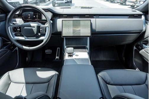 2025 Land Rover Range Rover P530 SE