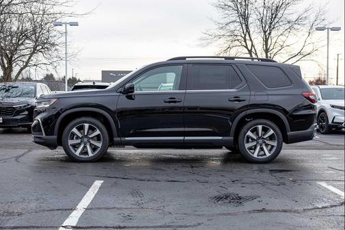 2025 Honda Pilot Touring 8-Passenger