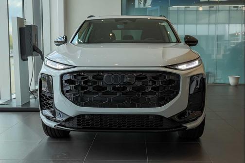 Glacier White Metallic 2026 Audi Q3 S line