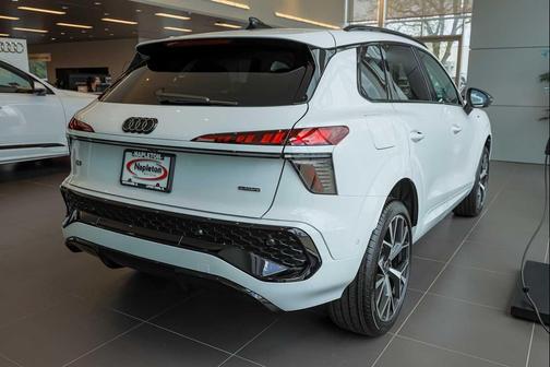 Glacier White Metallic 2026 Audi Q3 S line