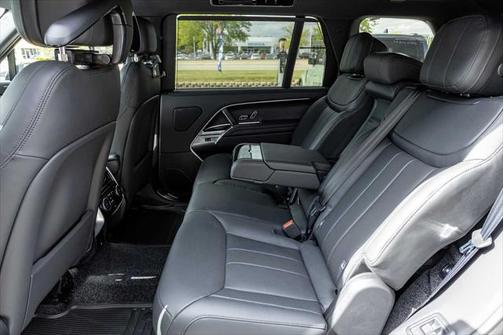 2025 Land Rover Range Rover P530 SE 7 Seat