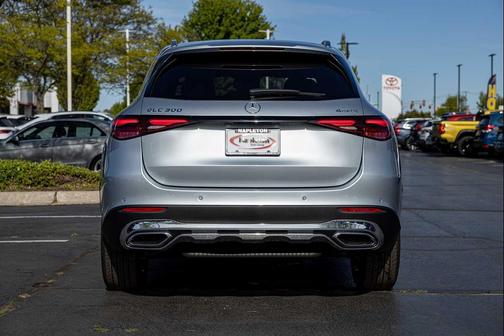 Cirrus Silver Metallic 2026 Mercedes-Benz GLC 300 4MATIC