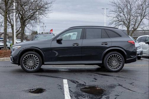 Graphite Grey Metallic 2026 Mercedes-Benz GLC 300 4MATIC