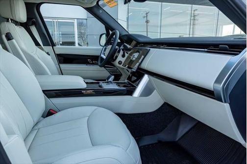 2025 Land Rover Range Rover P550e SE