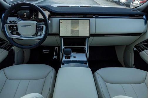 2025 Land Rover Range Rover P550e SE