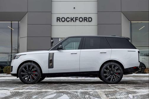 2026 Land Rover Range Rover P615 SV