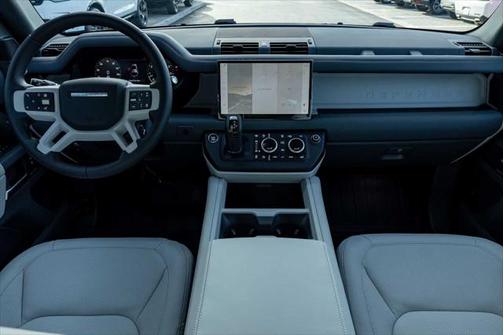 2025 Land Rover Defender 110 P400 X-Dynamic SE