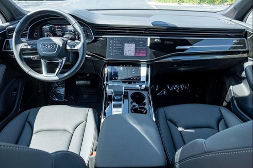 2025 Audi Q7 55 Premium Plus