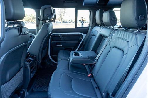 2026 Land Rover Defender P400 X-Dynamic SE