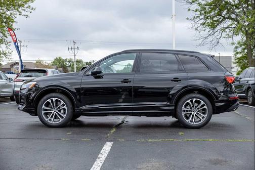Mythos Black Metallic 2026 Audi Q7 45 Premium