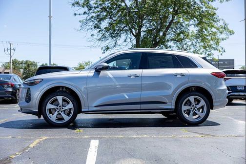 Florett Silver Metallic 2026 Audi Q5 Premium Plus TFSI quattro S tronic