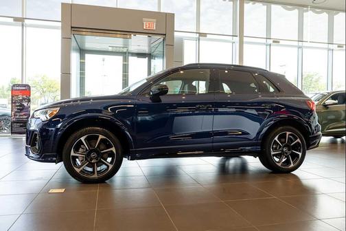 Navarra Blue Metallic 2025 Audi Q3 45 S line Premium Plus
