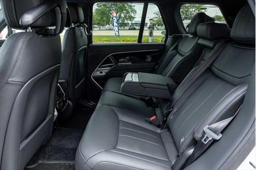 2025 Land Rover Range Rover P530 SE