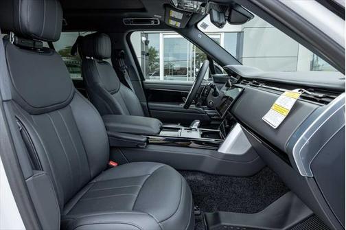 2025 Land Rover Range Rover P530 SE