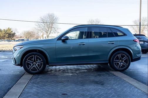 2025 Mercedes-Benz GLC 300 4MATIC