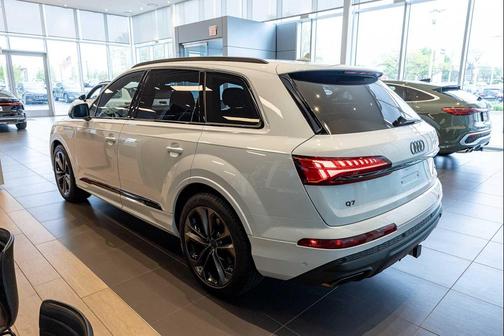 Glacier White Metallic 2026 Audi Q7 55 Premium Plus