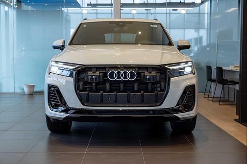 Glacier White Metallic 2026 Audi Q7 55 Premium Plus