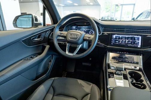 Glacier White Metallic 2026 Audi Q7 55 Premium Plus