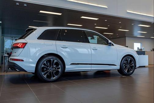 Glacier White Metallic 2026 Audi Q7 55 Premium Plus