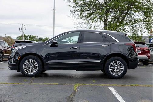 Manhattan Noir Metallic 2020 Cadillac XT5 Premium Luxury