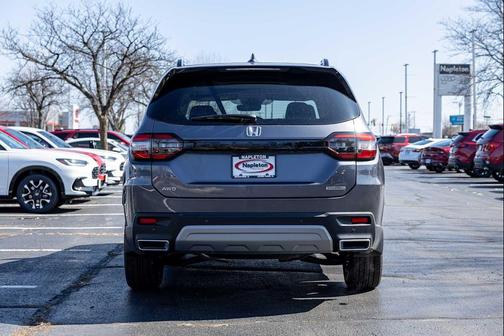 2025 Honda Pilot Touring 8-Passenger