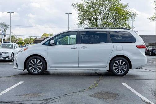 2019 Toyota Sienna XLE