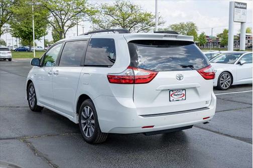 2019 Toyota Sienna XLE