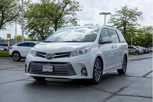 2019 Toyota Sienna XLE