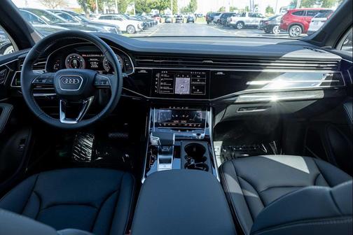 Daytona Gray Pearl Effect 2026 Audi Q7 55 Premium Plus