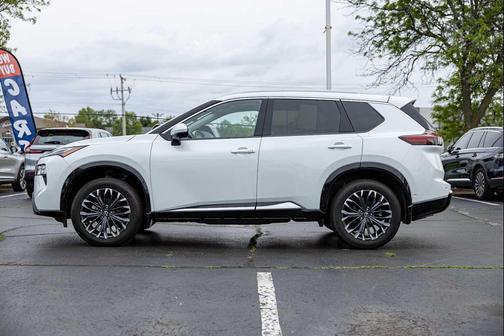 Everest White Pearl 2024 Nissan Rogue Platinum