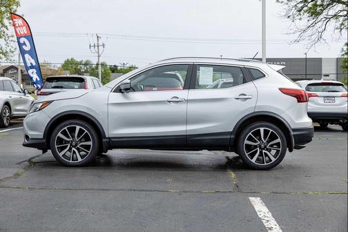 Brilliant Silver 2017 Nissan Rogue Sport SL