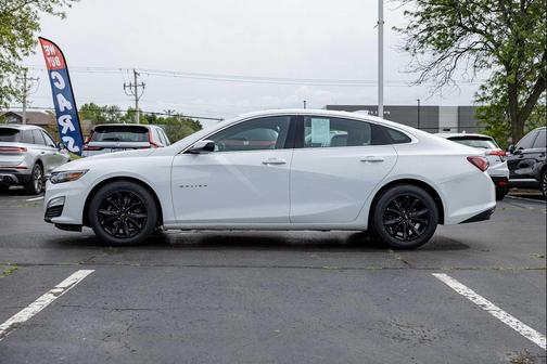Summit White 2021 Chevrolet Malibu FWD LT