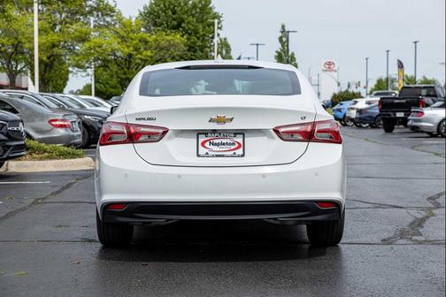 Summit White 2021 Chevrolet Malibu FWD LT