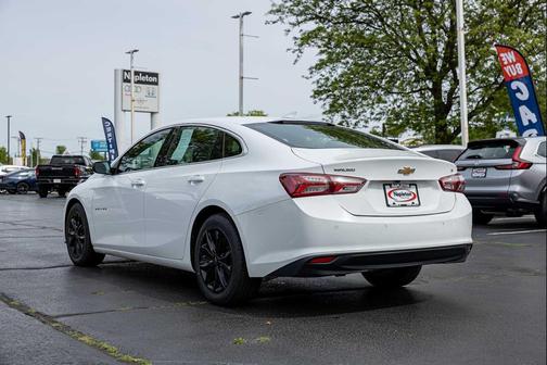 Summit White 2021 Chevrolet Malibu FWD LT