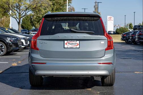 2022 Volvo XC90 Recharge Plug-In Hybrid T8 Inscription 6 Passenger