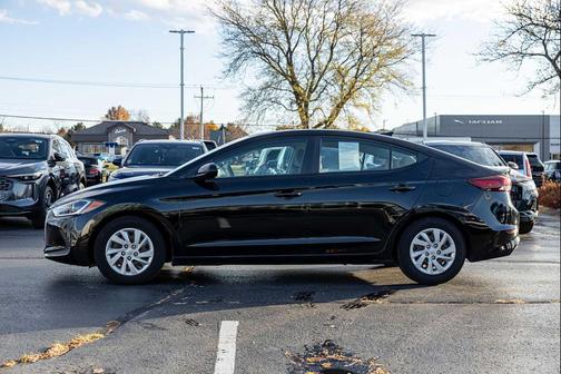 2017 Hyundai ELANTRA SE